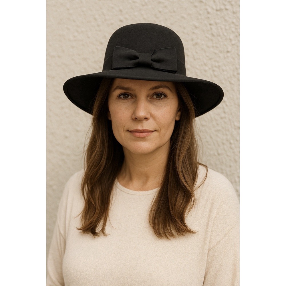 Vintage-Style Black Cloche Hat by August  -‎ 100%Wool with Bow Detail